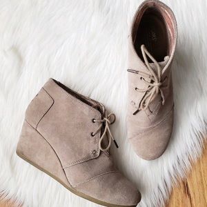 TOMS Women's Black Suede Desert Wedges